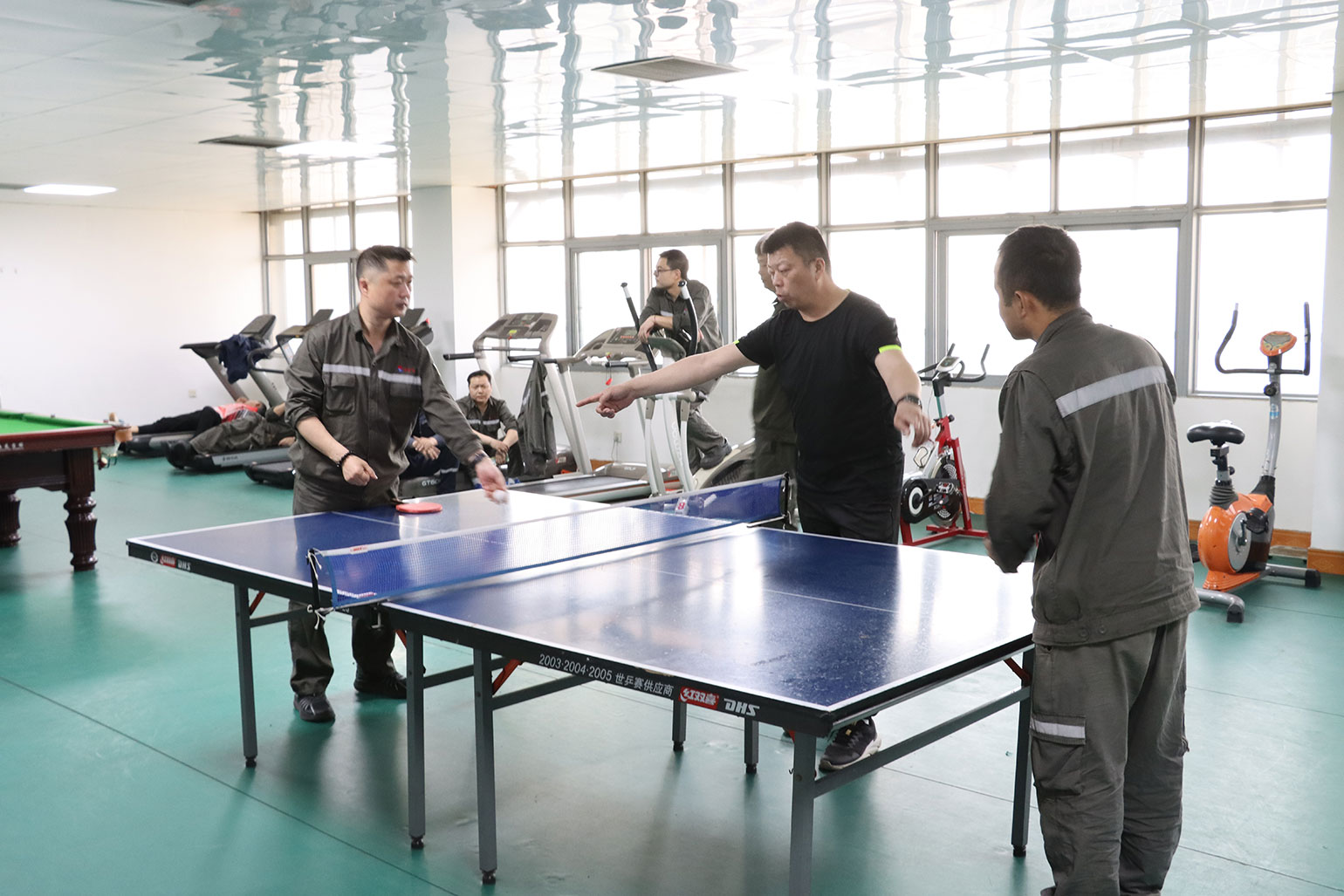 庆五一员工活动会：乒乓球赛